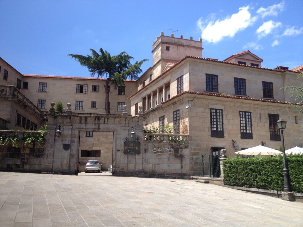 Im Parador de Pontevedra wohnst Du in einem Renaissancepalast aus dem sechzehnten Jahrhundert, der einstigen Residenz der Grafen von Maceda